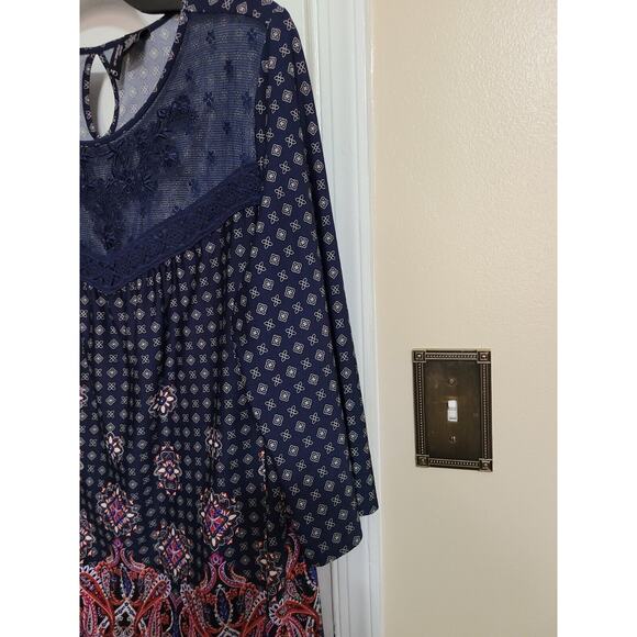 New Directions 3/4 Sleeve Tunic Embroidered Plus Size Top - Size 1X - Navy Multi - Picture 5 of 9